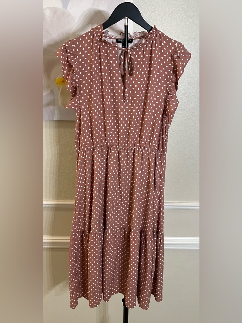 Absolutely Famous Polka Dot Ruffle Sleeve Smocked Midi Dress! Size Large.
